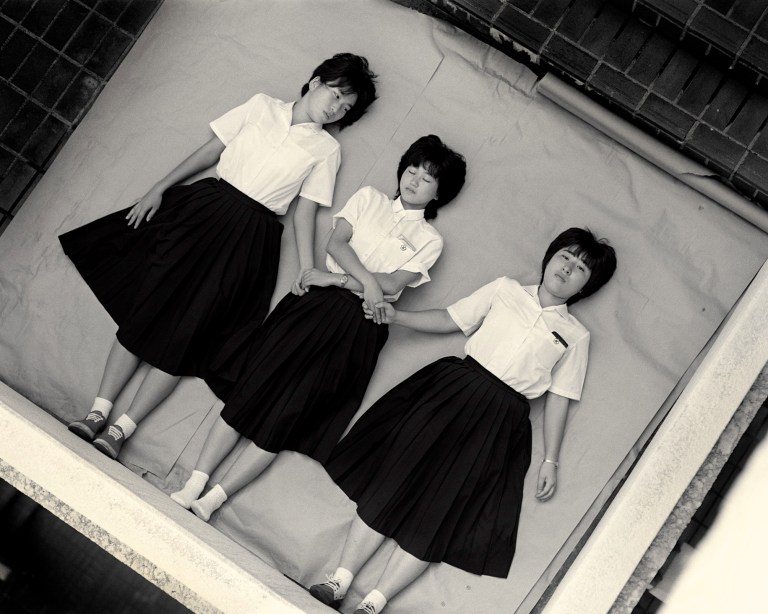 3Schoolgirls_ZenZenChigau-21_89BEF180-180A-11E5-B7E802E22D9E6A7F