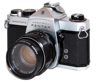 Asahi_Spotmatic_35mm_SLR_Camera,_Made_In_Japan,_Circa_1970_(13390807783)