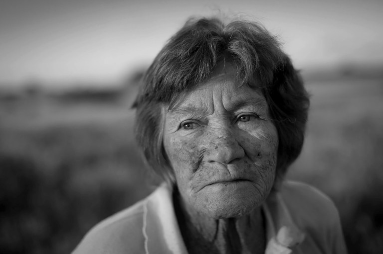 Retired drover Val Cox on the sandhills 6km north of Hay 1986 Andrerw Chapman 78